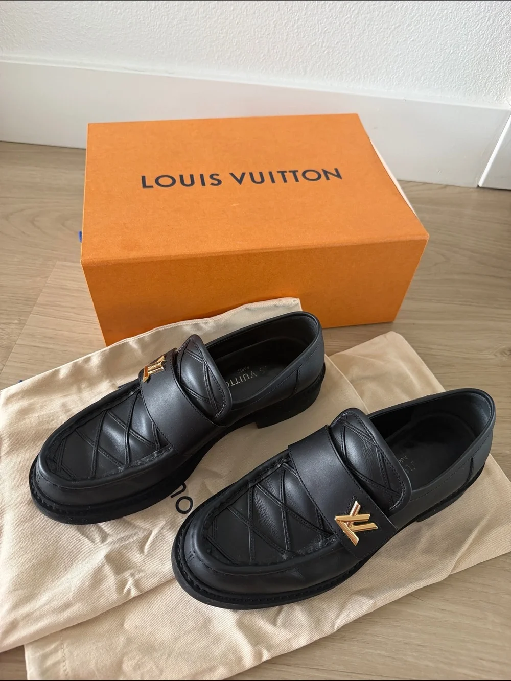 Louis Vuitton Black Quilted Leather Women’s Loafers with Gold LV Emblem 38 Size